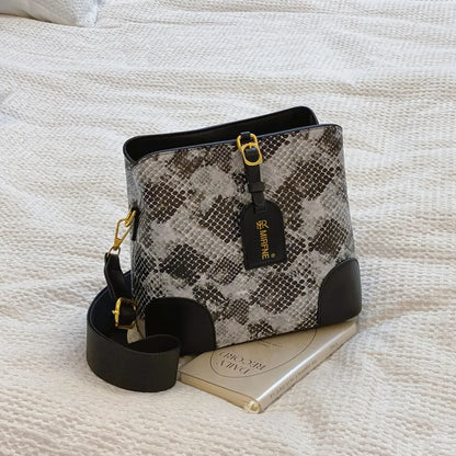 Snakeskin Print Crossbody Bag for Trendy Style