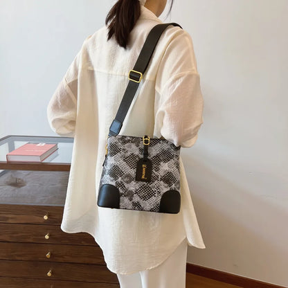 Snakeskin Print Crossbody Bag for Trendy Style