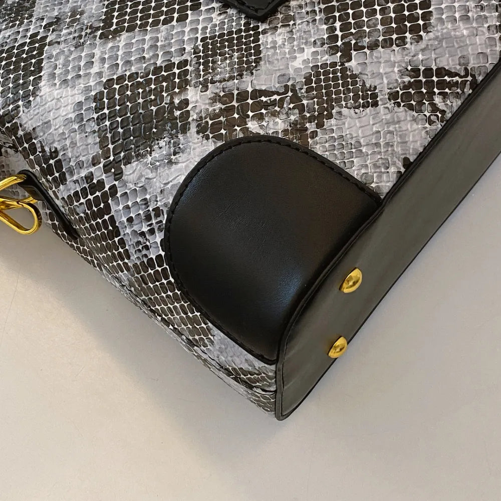 Snakeskin Print Crossbody Bag for Trendy Style