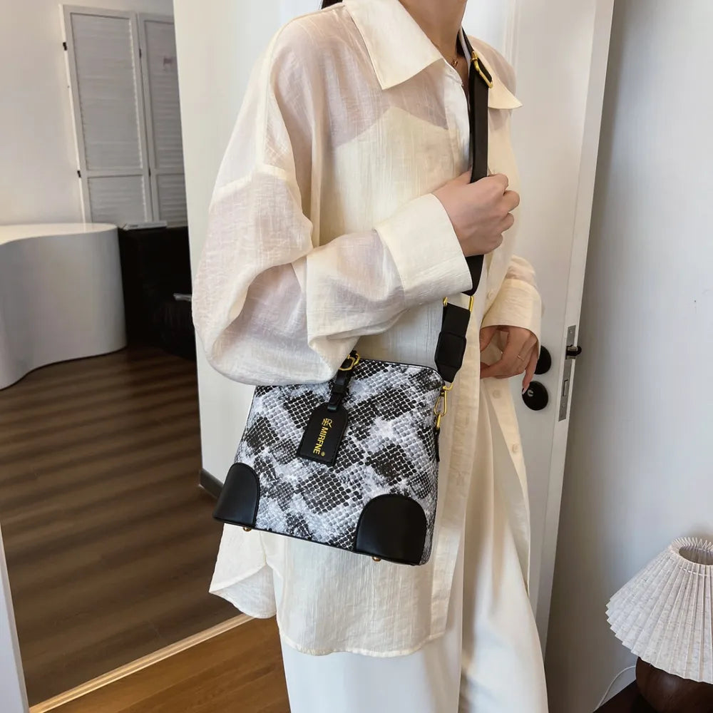 Snakeskin Print Crossbody Bag for Trendy Style
